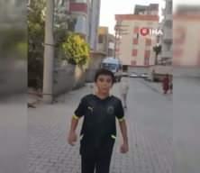 Sokak arasında taş kaleyle transfer duyurusu gülümsetti