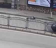 Yaya geçidinde geçen yayalara araba çarptı! Feci kazada 1 kişi hayatını kaybetti