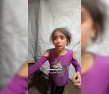 Babasının şehit olduğunu gören Gazzeli kız çocuğunun yürek yakan feryadı