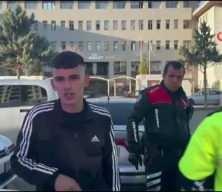 Jandarmadan kaçtı, kahve içerken polise yakalandı