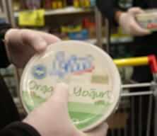 Market denetimlerinde şok eden görüntüler! Raflarındaki tarihi geçmiş tüm ürünler imha edildi