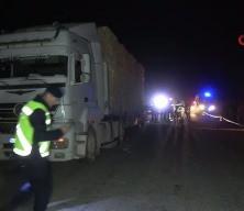 Otomobil tırın altına girdi! Karı-koca olay yerinde can verdi