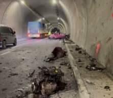 Tünelde feci kaza: Aracın motoru metrelerce ileri savruldu, hız kadranı 200’de takılı kaldı