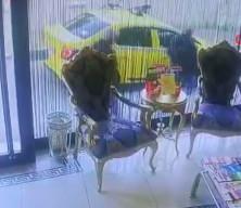 Gıdadan zehirlenen Böcek ailesinin yeni görüntüleri ortaya çıktı