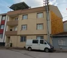 3. kattaki balkondan düşen çocuk yaralandı