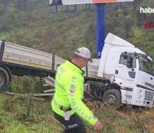 Beykoz'da şarampole savrulan tırın sürücüsü yaralandı