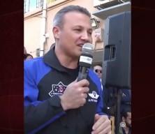 Gezeravcı uzaya gitmeden Mukaddes öğretmenden helallik aldı, dönünce elini öptü