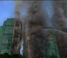 Hong Kong'daki gökdelenler alevlere teslim oldu