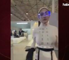 İran’ın “robot şovu” fiyasko çıktı: Sahnedekiler insan çıktı!