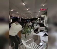 Görüntüler film sahnesinden değil! Kafedeki kavga herkesi şaşırttı