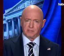 Pentagon, askerleri "Trump'a itaatsizliğe çağıran" Demokrat Senatör aleyhinde soruşturma başlattı