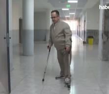 Yanlış iğneyle engelli kalan Veli öğretmen 22 yıldır azmiyle öğrencilerine örnek oluyor