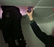 Polisi bile şaşırtan düzenek: Gözetlemek için monitör kurmuş