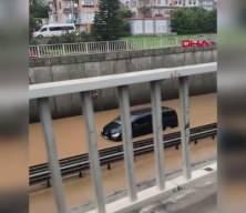 Alanya'da sağanak sonrası alt geçitte mahsur kalan 8 kişi kurtarıldı