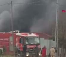 Arnavutköy'de TIR tamirhanesinde çıkan yangın söndürüldü