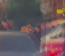 AVM otoparkında tekme yumruk kavga ettiler