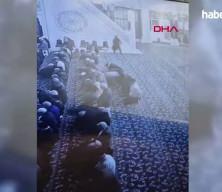 Camide 'pes artık' dedirten hırsızlık! Cemaat secdedeyken çantaları çaldı
