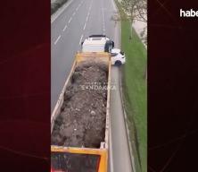  İzmir'de dehşet anları! Hafriyat kamyonu otomobili önüne alıp metrelerce sürükledi