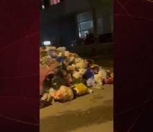 Maltepe'de 3 gündür toplanmayan çöpler dağ gibi oldu vatandaş isyan etti
