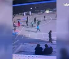 Öğretmen, nefes borusuna mandalina kaçan öğrenciyi Heimlich manevrasıyla kurtardı