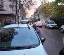 Otomobilde unutulan bebek kurtarıldı