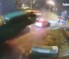Romanya'da film gibi bir kaza: Sürücü kavşaktan tam anlamıyla uçarak geçti