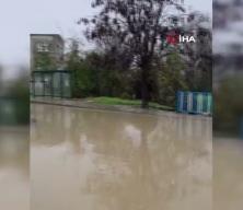 Sağanak yağış Sarıyer Kilyos yolunu göle çevirdi