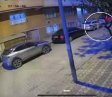  Sultangazi’de bir çocuk park halindeki araçlara tek tek zarar verdi