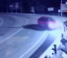 Yağmur ve kar yağışının etkili olduğu bölgede araçlar böyle kaydı