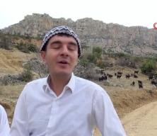 18 yaşındaki Yusuf söylediği manilerle ilgi odağı oldu