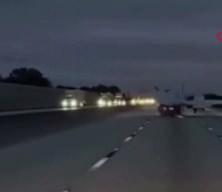 ABD'de uçak, seyir halindeki araca çarptı