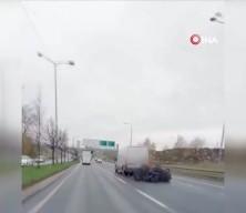 Aracın arkasına bağladığı onlarca kasayla böyle yol aldı!