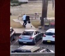 Avustralya'da kara pazar! Saldırganın üzerine atlayan kahraman adam kameralara yansıdı