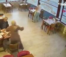 Aydınlı pidecinin müşterisini kalp masajıyla hayata bağladığı anlar kamerada