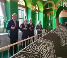 Bakan Ersoy cemevinde kanaat önderleriyle buluştu