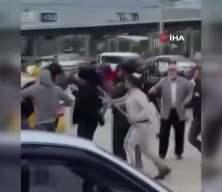 Bursa’da savaşı andıran kavga: Kimi kaskını miğfer yaptı, kimi sopayı kılıç gibi kullandı!