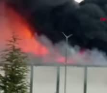 Denizli'de fabrika deposunda çıkan yangın söndürüldü