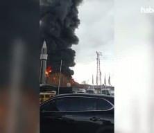 Fabrikada çıkan yangına müdahale ediliyor