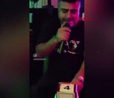  Hesabı ödemeyince mekandan atıldı, geri dönüp konuşma bahanesiyle solisti öldürdü