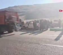 Malatya'da hafif ticari aracın TIR'a arkadan çarptığı kazada: 3 ölü 