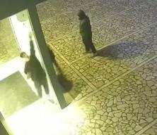 Yaşları: 14-15! 1 dakikada 4 motosiklet çaldılar...