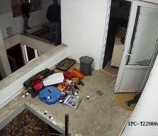 Ordu'da asma tavanın çökmesi sonucu düşen adam kameraya yansıdı