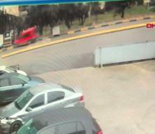 Park halindeki araç hareket etti facia ucuz atlatıldı