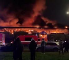 Rusya'nın St. Petersburg kentinde pazar yerinde yangın çıktı