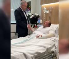  Avustralya Başbakanı  Albanese kahraman Ahmed'i hastanede ziyaret etti