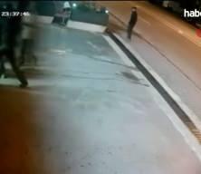 4&rsquo;e karşı 1: Tekme ve yumruklarla saldırdılar, ısırarak kulağını kopardılar