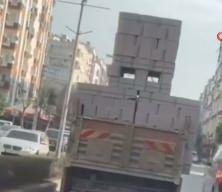 Mersin'de y&uuml;k taşıma g&ouml;r&uuml;nt&uuml;leri herkesi şoke etti