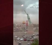 Brezilya'da şiddetli r&uuml;zgarın ardından replika &Ouml;zg&uuml;rl&uuml;k Heykeli devrildi.