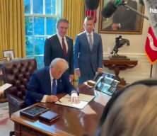 Trump  1 trilyon dolarlık savunma b&uuml;t&ccedil;esi onaylandı