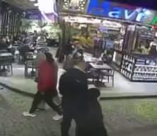 Fatih&rsquo;te b&uuml;fecilerin &lsquo;yer işgali&rsquo; kavgası kamerada